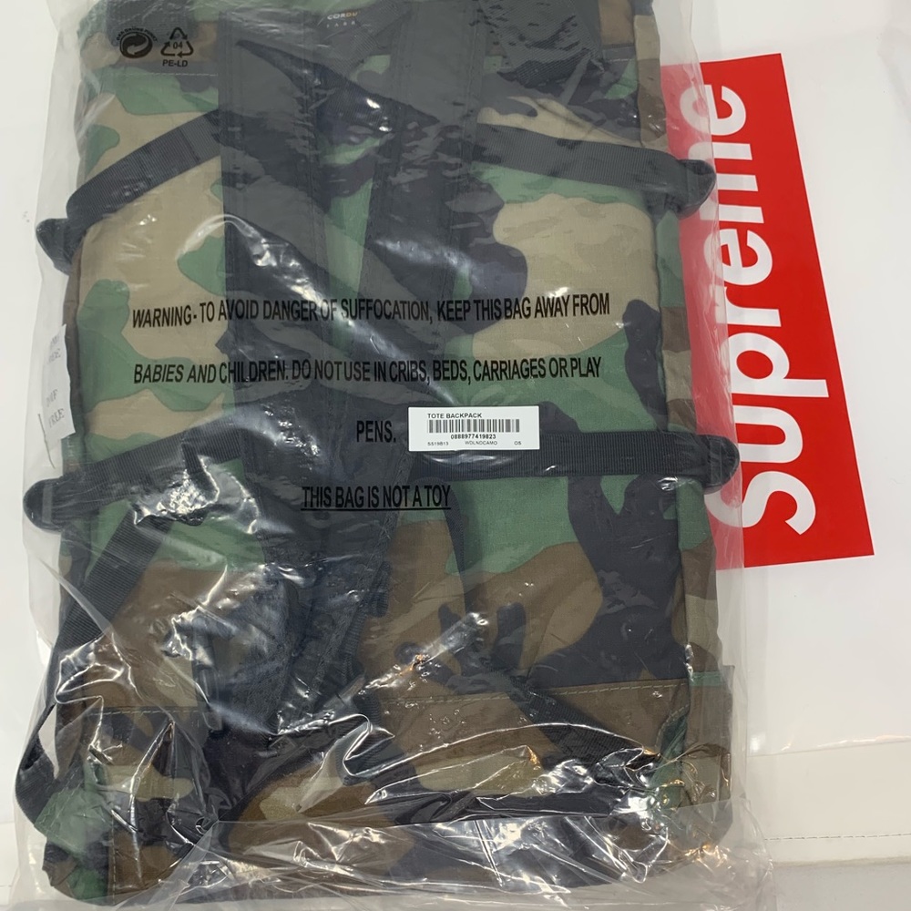 Supreme SS19 Tote Backpack Woodland Camo - Picture 7 of 7